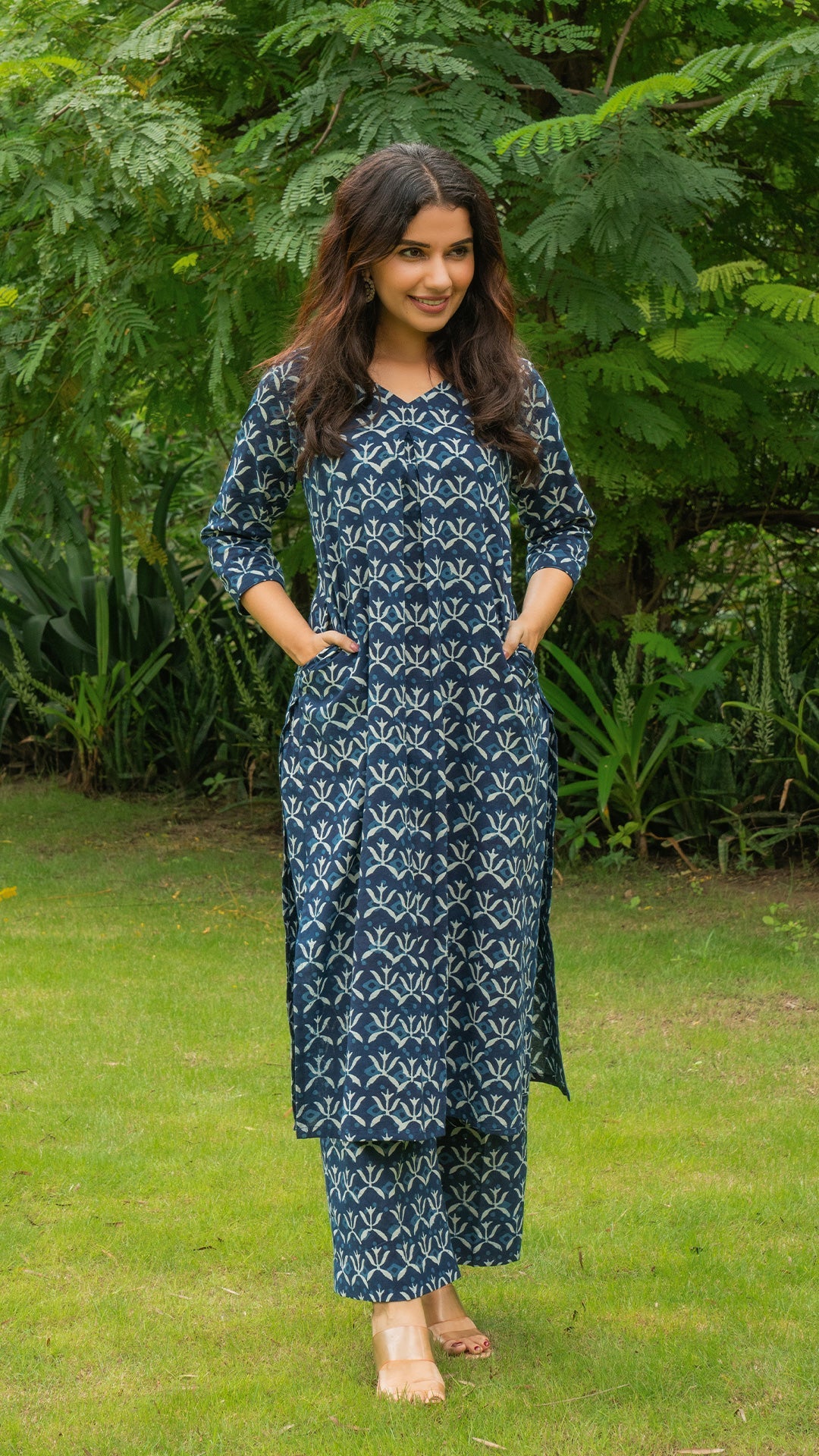 Amvi Dabu Hand Block Cotton Kurta - Indigo