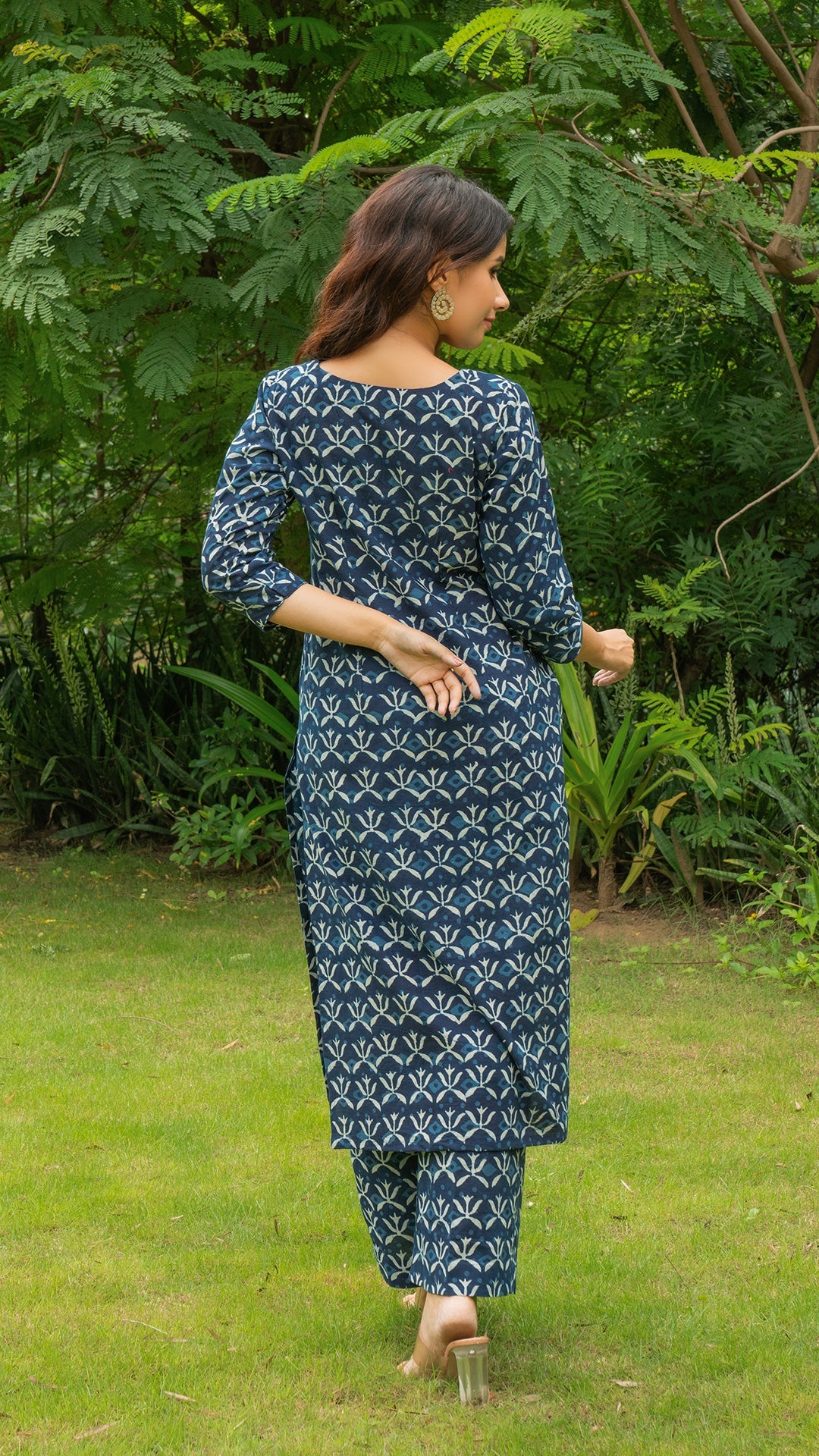 Amvi Dabu Hand Block Cotton Kurta - Indigo