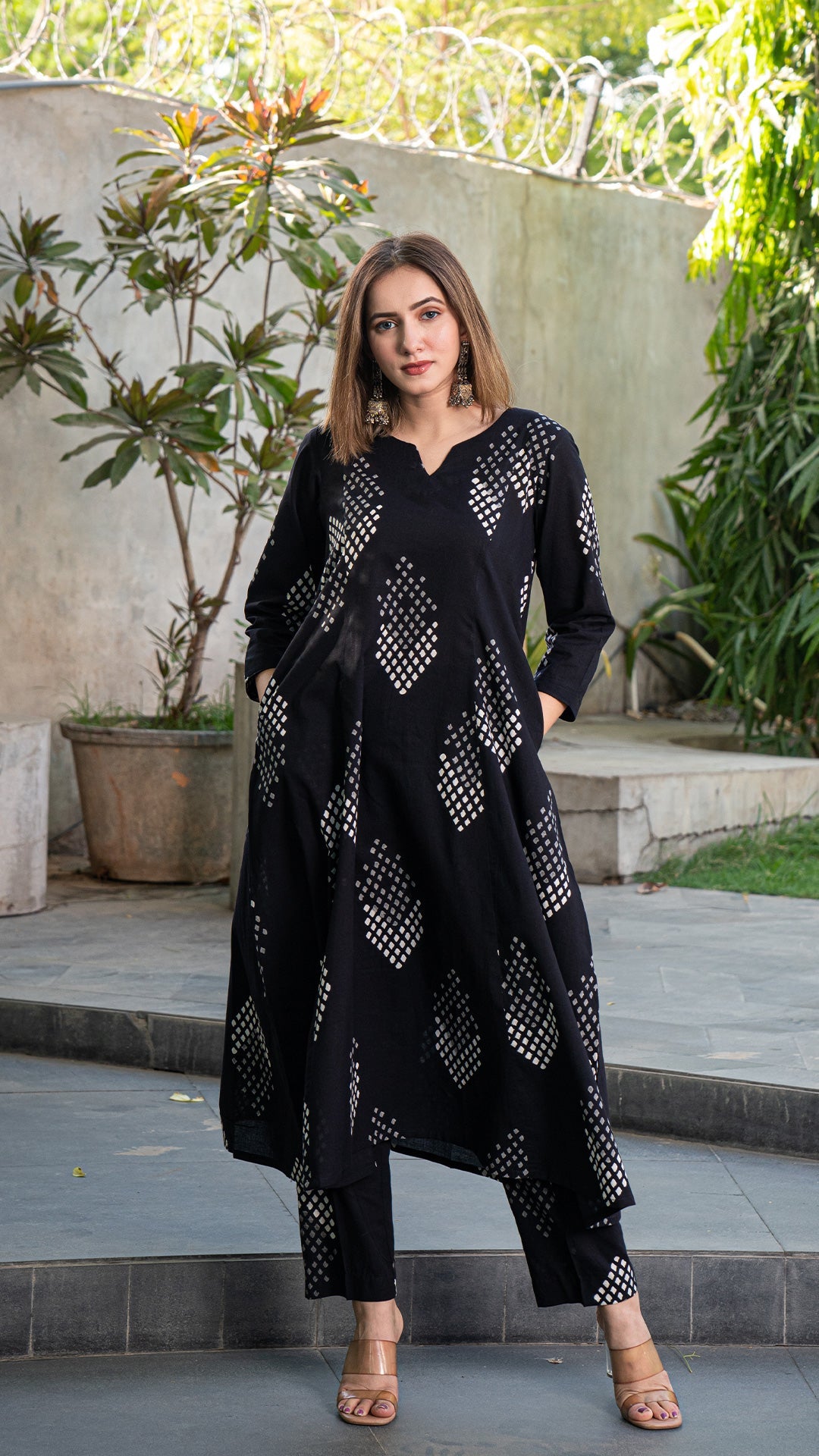 Zeeba Geometric Hand Block Kali Cotton Kurta - Black