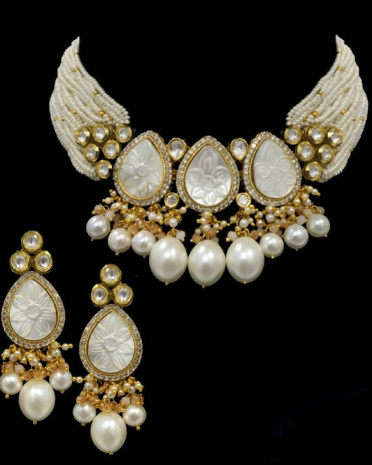 INANA - SET OF CARVED STONE PEARL CHOKER AND EARRINGS