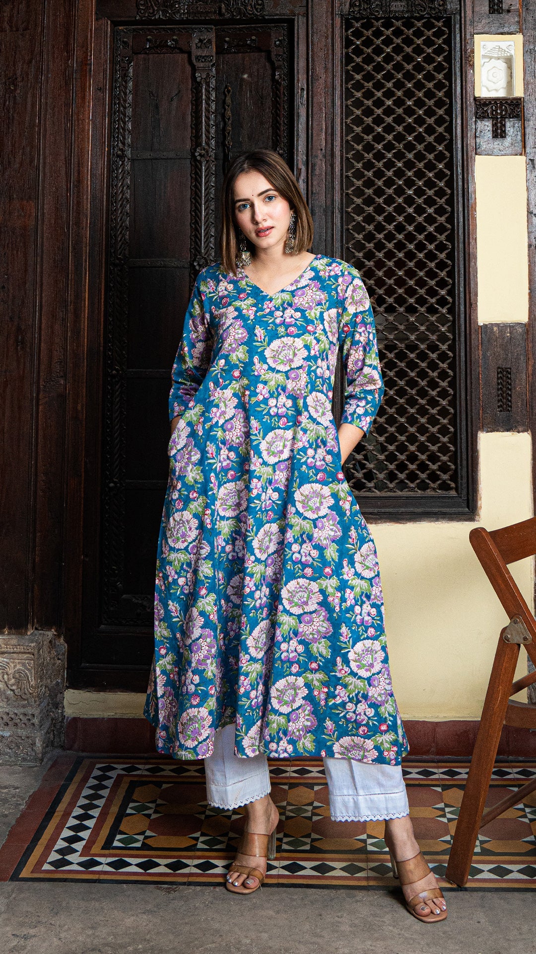 Osha Sanganeri Floral Jaal Kali Cotton Kurta - Blue