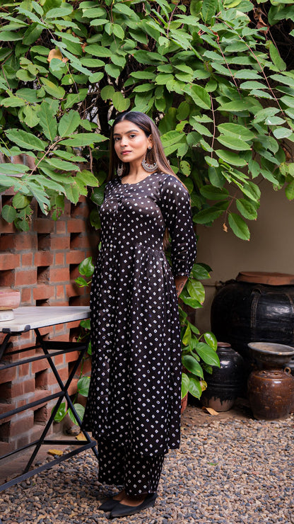 Bandhani Kurta Set In Silk - Black