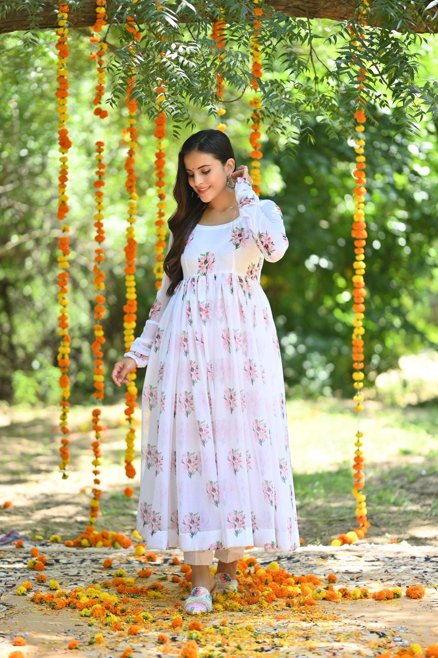 White Flower Bunch Anarkali Set