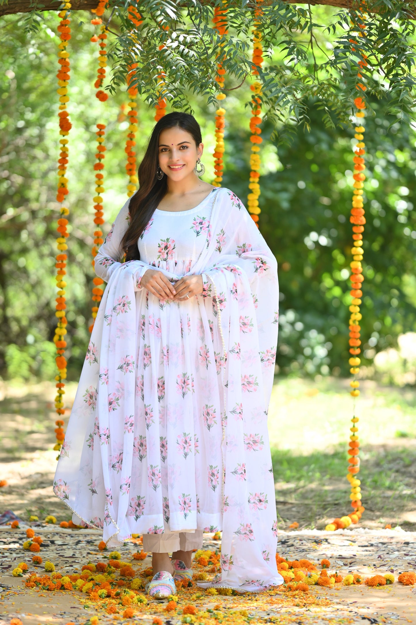 White Flower Bunch Anarkali Set