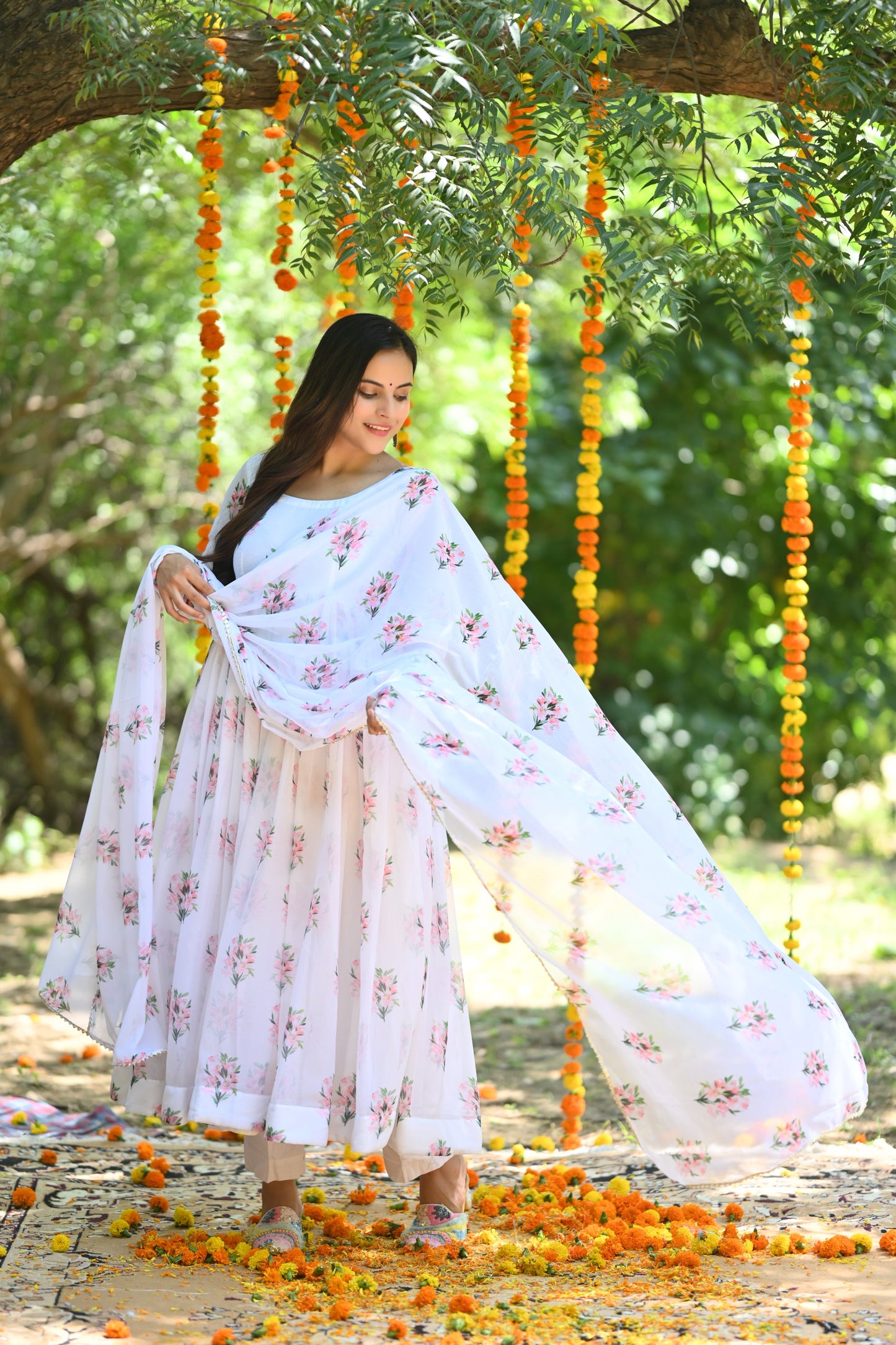 White Flower Bunch Anarkali Set