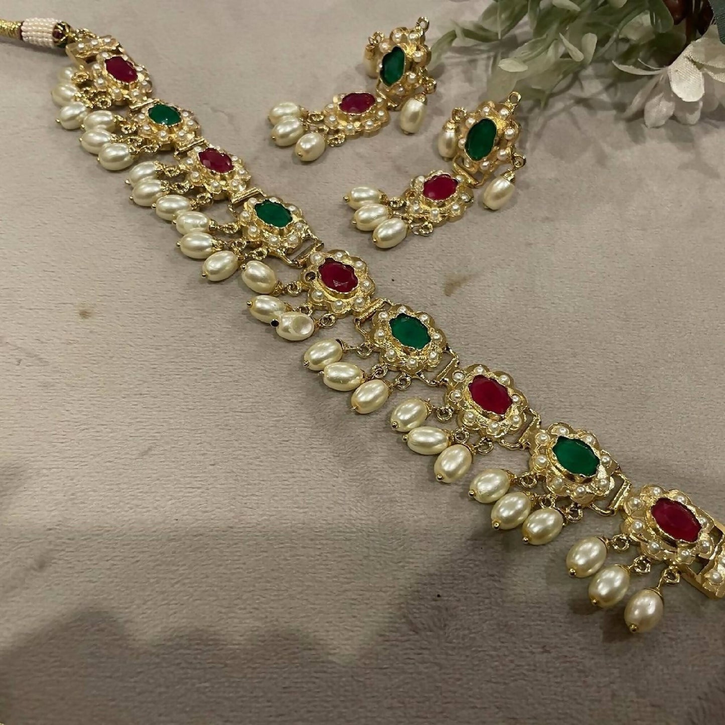 MERAKI CLASSIC SET OF JADAU CHOKER AND EARRINGS